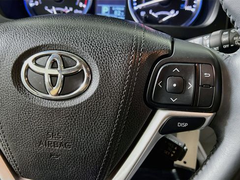 Used 2016 Toyota Highlander Plus FWD image 20