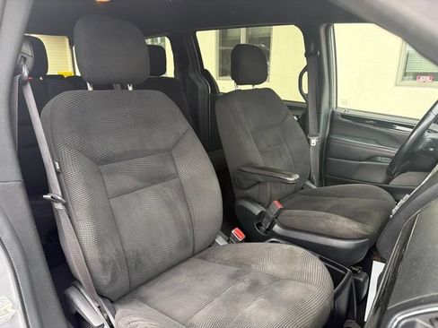 Used 2020 Dodge Grand Caravan SE FWD image 4