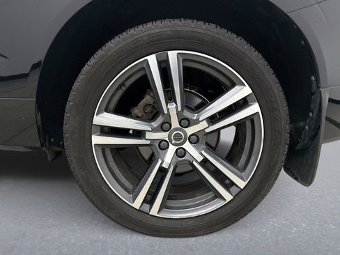 Used 2019 Volvo XC60 T5 Momentum w/ Premium Package image 20