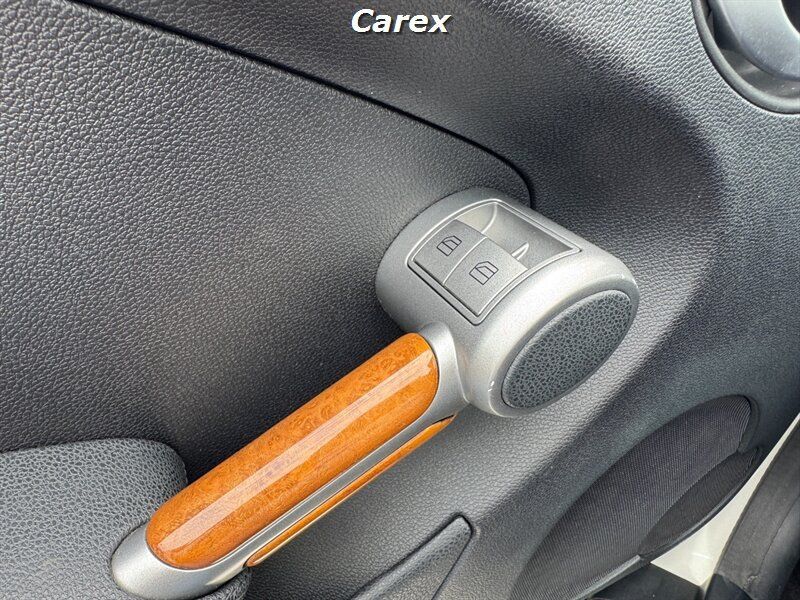 Used 2010 Mercedes-Benz SLK 350 image 32