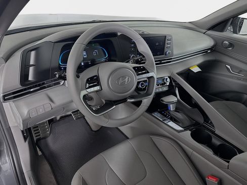 New 2026 Hyundai Elantra SEL Sport FWD image 9