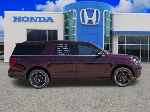 Used 2024 Ford Expedition Max Limited AWD/4WD image 2