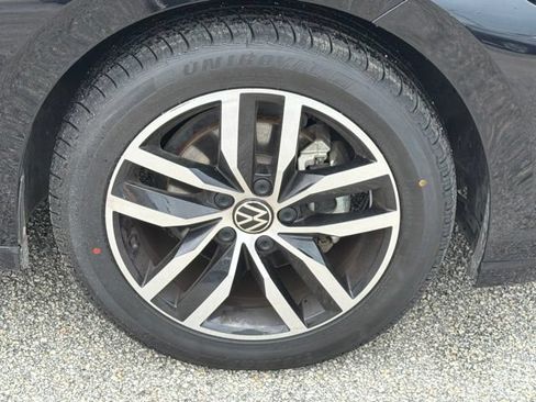 Used 2025 Volkswagen Jetta SE FWD image 24