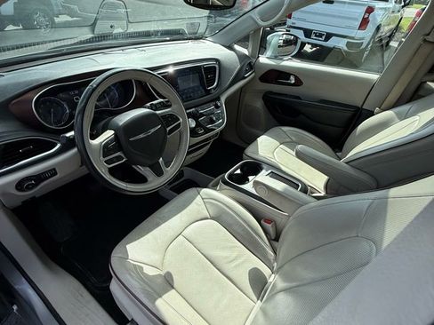 Used 2020 Chrysler Pacifica Limited image 22