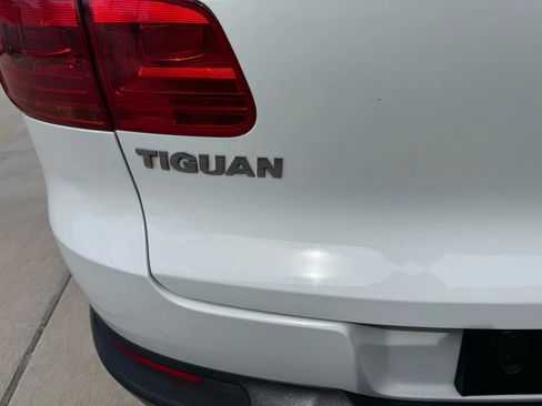 Used 2016 Volkswagen Tiguan S image 8