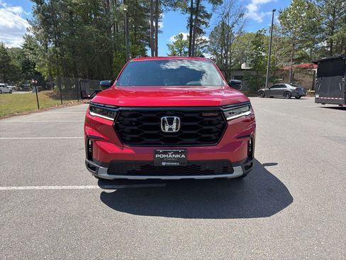 Certified 2025 Honda Pilot TrailSport image 3
