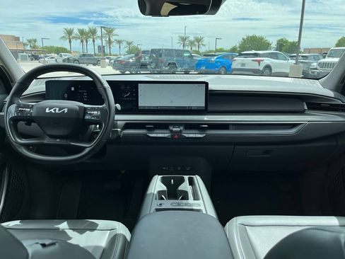 Used 2024 Kia EV9 Light Long Range RWD image 12
