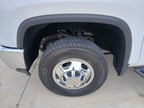 Used 2024 Chevrolet Silverado 3500 LT w/ Convenience Package image 28