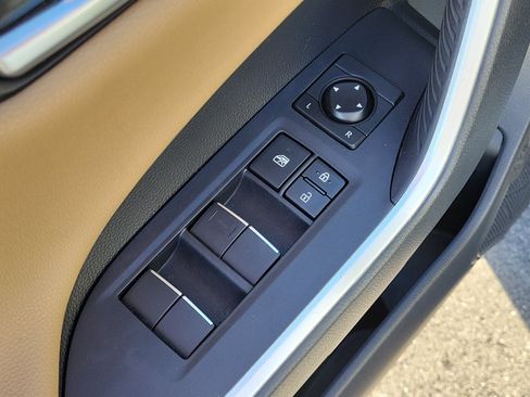 Used 2019 Toyota RAV4 Limited w/ Advanced Technology Package FWD image 14