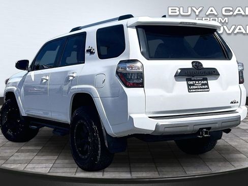 Used 2017 Toyota 4Runner TRD Off-Road AWD/4WD image 2