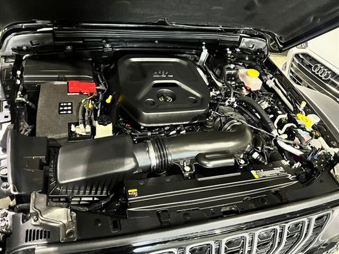 Used 2025 Jeep Wrangler Unlimited Rubicon image 39