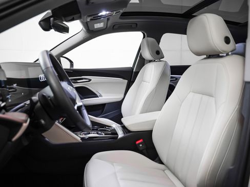 Certified 2025 Audi Q5 Premium w/ Convenience Package image 8