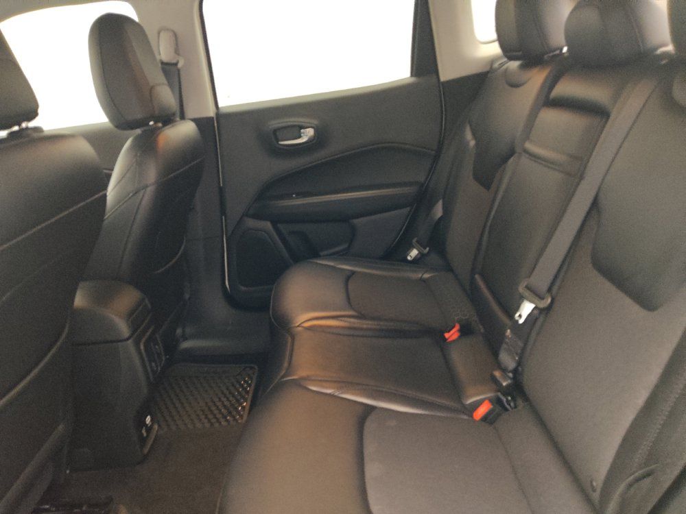 Used 2018 Jeep Compass Latitude w/ Popular Equipment Group FWD image 18