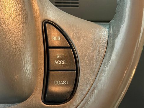 Used 2000 Lincoln Town Car Executive RWD image 31