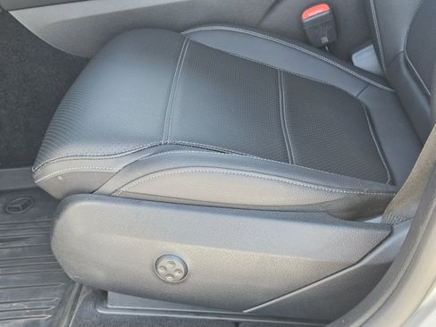Certified 2025 Mercedes-Benz GLC 300 image 21