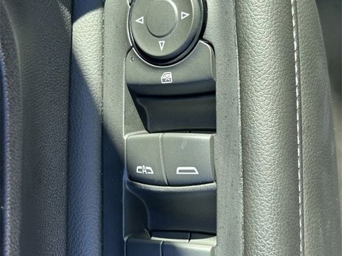 Used 2024 GMC Terrain SLE image 21