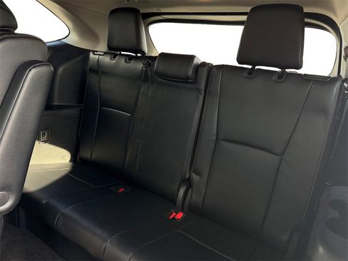 Certified 2024 Toyota Highlander XLE image 16