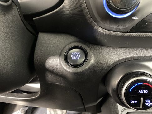 Used 2024 Hyundai Venue SEL image 36