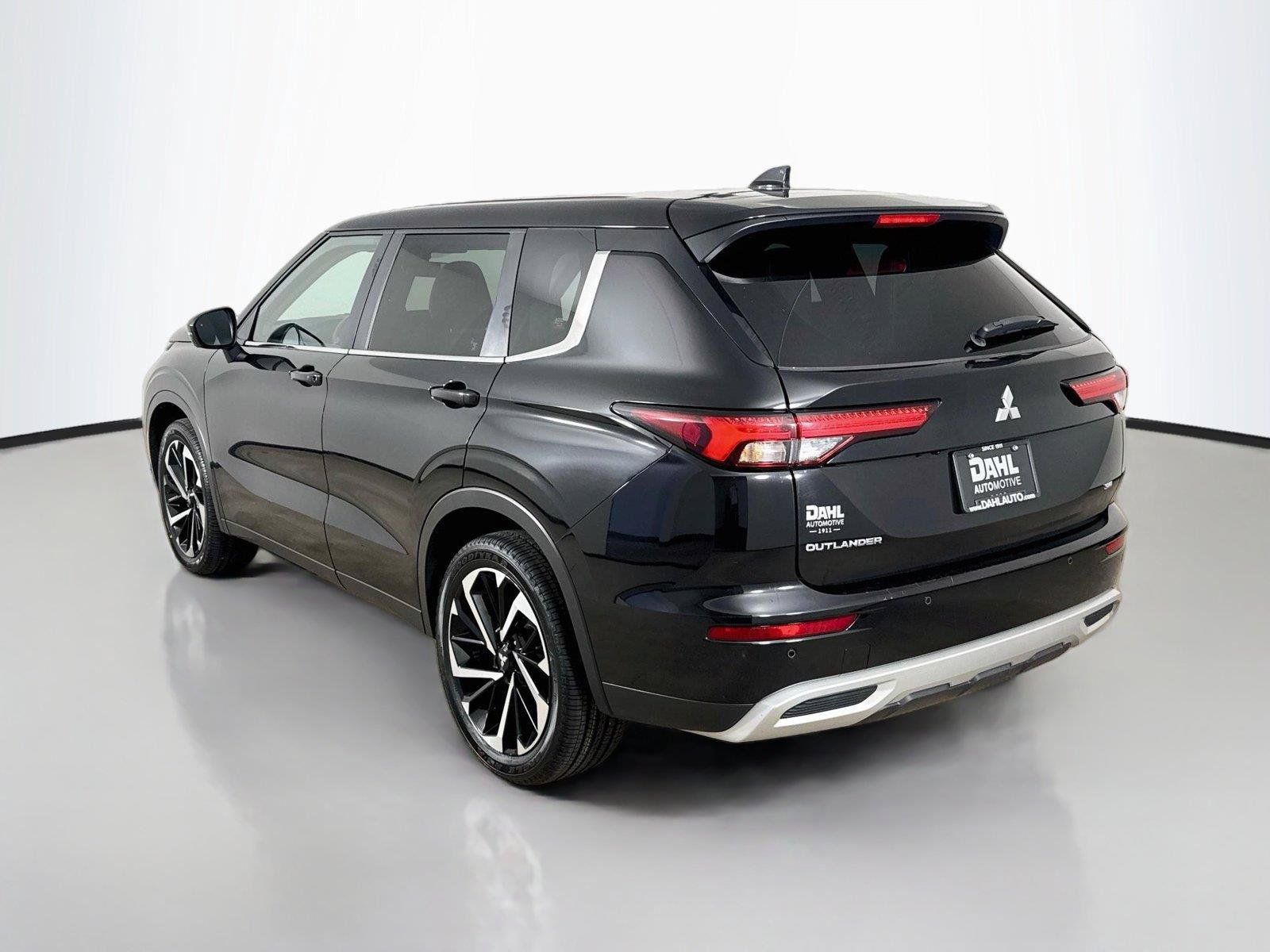 Used 2024 Mitsubishi Outlander SE Black Edition AWD/4WD image 10