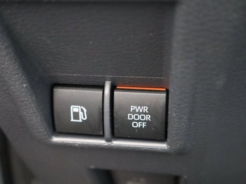 Used 2021 Toyota Sienna XLE image 27