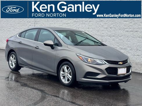 Used 2018 Chevrolet Cruze LT image 1