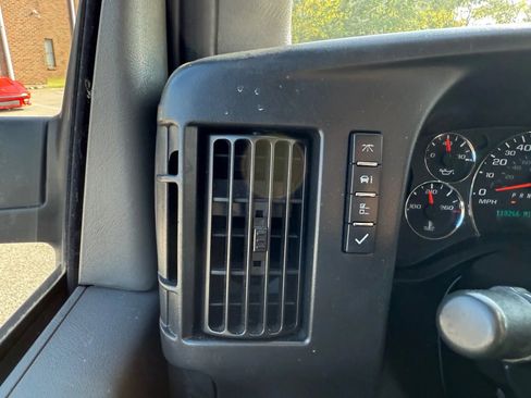 Used 2015 GMC Savana 3500 LT w/ LT Preferred Equipment Group RWD image 28