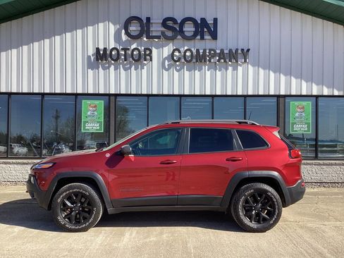 Used 2017 Jeep Cherokee Trailhawk w/ Cold Weather Group AWD/4WD image 1