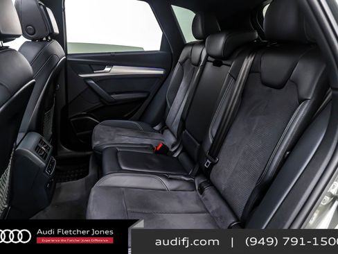 Used 2024 Audi Q5 e Prestige w/ Prestige Package image 8