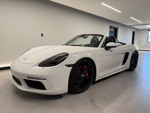 Used 2017 Porsche 718 Boxster S RWD image 9