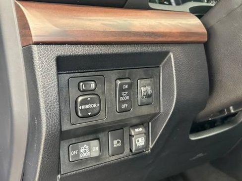 Used 2018 Toyota Tundra Limited w/ Limited Premium Package AWD/4WD image 9