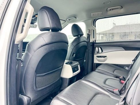 Certified 2024 Kia Carnival LX image 12