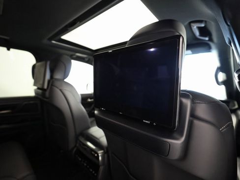 Used 2024 Lexus LX 600 4WD w/ Luxury Package image 12