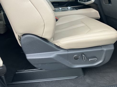 Used 2024 Ford Expedition Max Limited AWD/4WD image 9