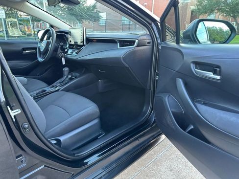 Used 2021 Toyota Corolla LE image 23