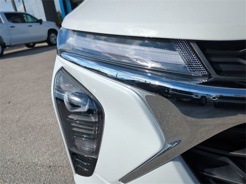 Certified 2024 Chevrolet Trax LT w/ Sunroof Package image 11