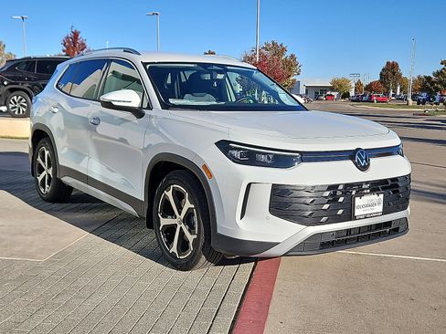 New 2026 Volkswagen Tiguan SE FWD image 5