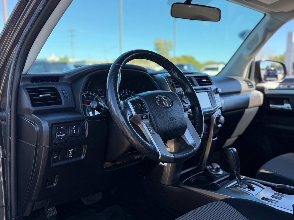 Used 2016 Toyota 4Runner SR5 AWD/4WD image 10