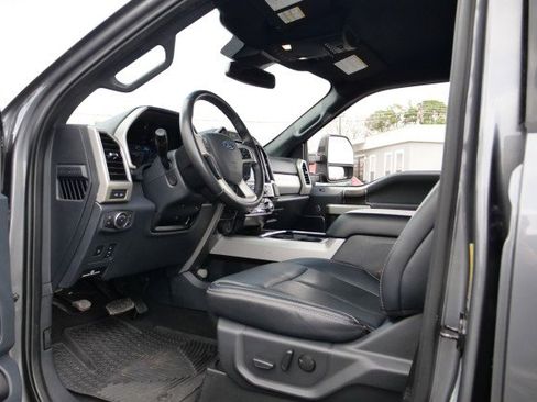 Used 2022 Ford F350 Lariat w/ Black Appearance Package image 21