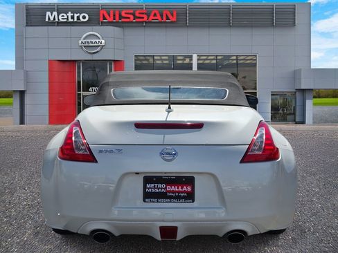 Used 2016 Nissan 370Z Touring image 5