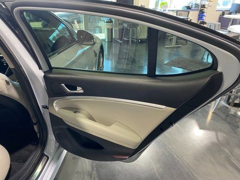 Used 2020 Genesis G70 2.0T image 18