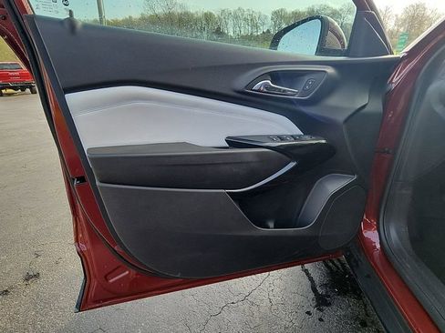 Used 2025 Chevrolet Trax LT w/ LT Convenience Package FWD image 24