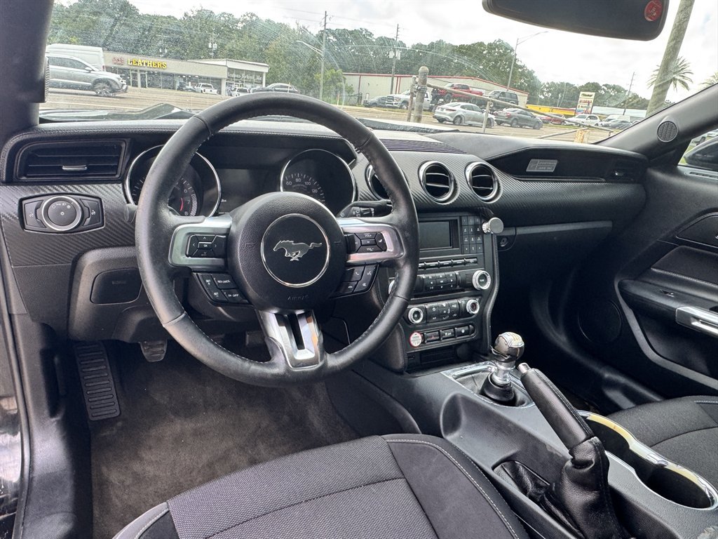 Used 2017 Ford Mustang Coupe RWD image 8