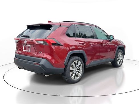 Used 2021 Toyota RAV4 XLE Premium FWD image 4