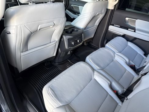 Certified 2025 Ford Expedition Max Platinum image 18