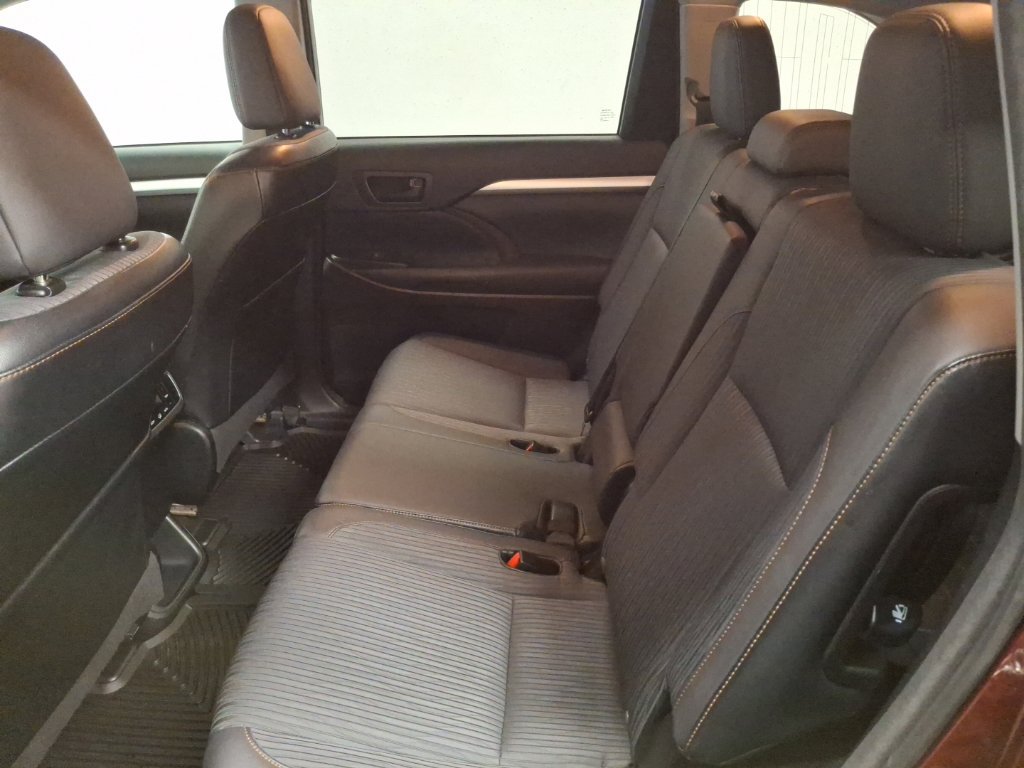 Used 2014 Toyota Highlander Plus AWD/4WD image 13
