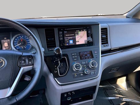 Used 2015 Toyota Sienna XLE Premium AWD/4WD image 6