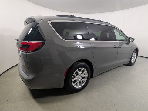 Used 2022 Chrysler Pacifica Touring-L FWD image 8