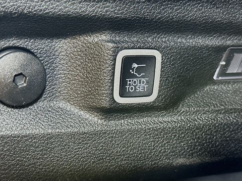 Used 2021 Jeep Grand Cherokee L Laredo image 31