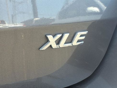 Used 2017 Toyota Sienna XLE Premium image 33