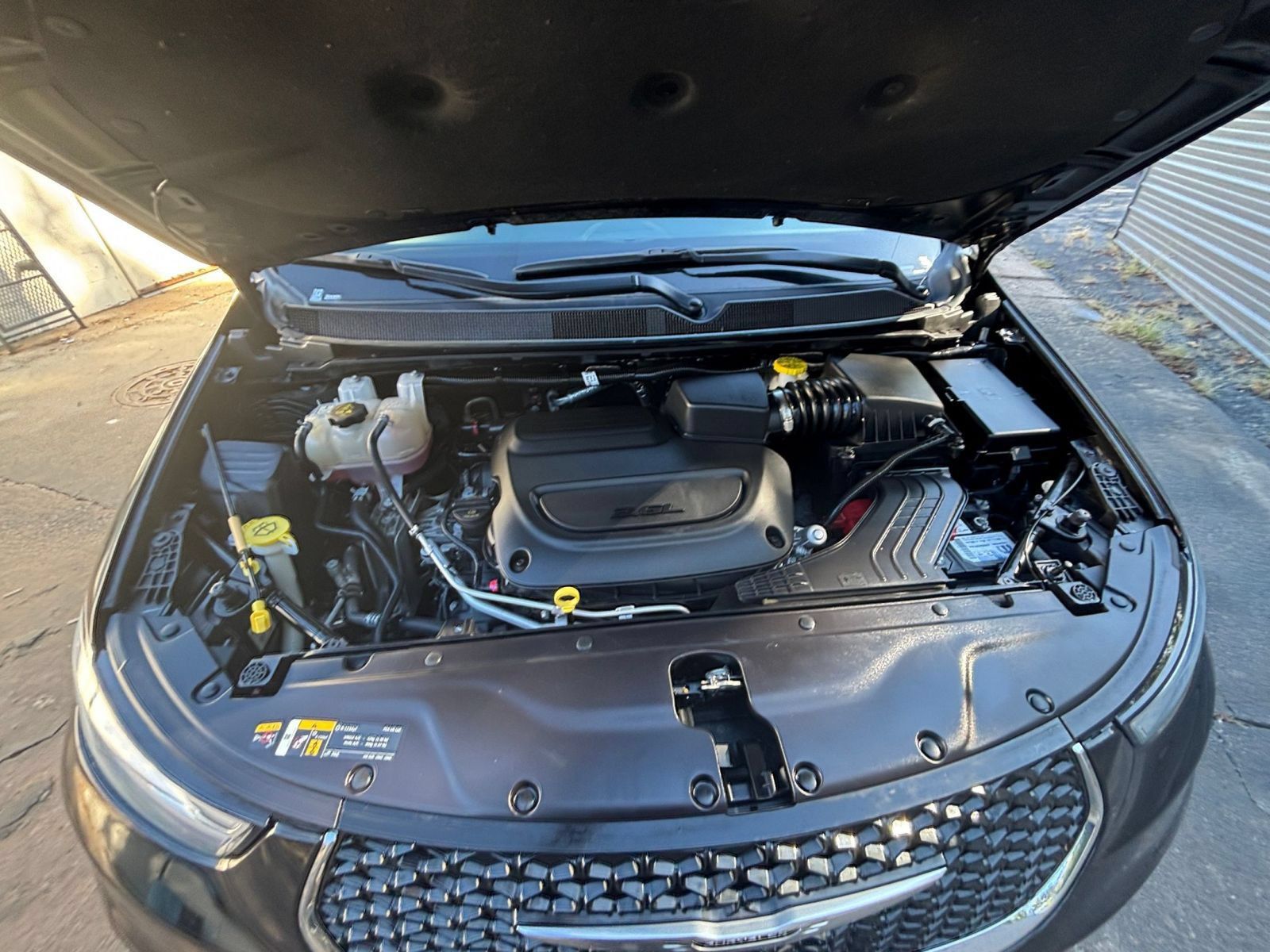 Used 2024 Chrysler Pacifica Touring-L FWD image 33